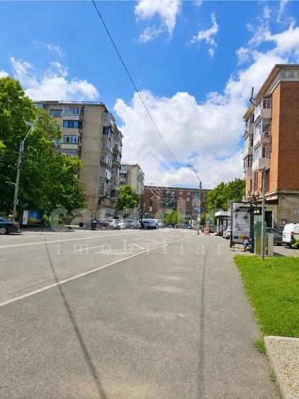 Apartament cu 4 camere decomandat în Central