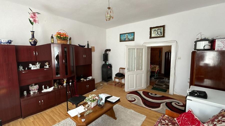 Doua case de vanzare 75 M? + curte 720 M? Piata Kalvin - 7