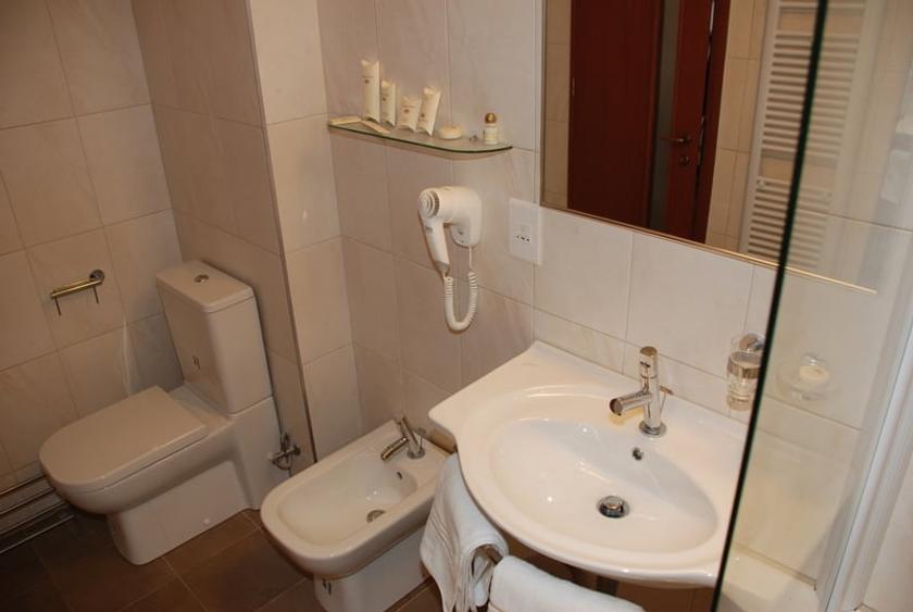 Barbu Vacarescu, Floreasca, hotel Caro - 4