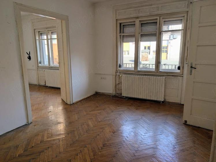 Vand apartament cu 3 camere pe Str Independentei - 10