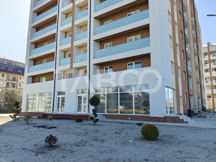 Spatiu Comercial de inchiriat cu 8 locuri de parcare - Vitrina 13 m - 9