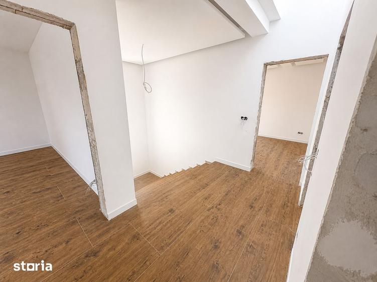 Casă cu 4 camere cu Teren 450 Mp în Podu Roș