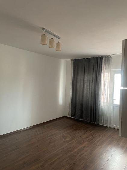 Vand apartament 2 camere Favorit - 2