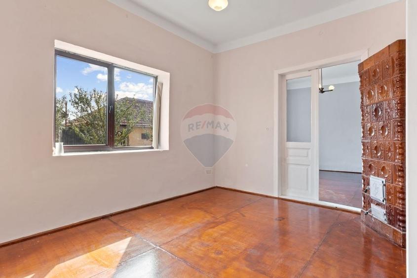 Casa renovata recent, zona centrala Pecica - 10