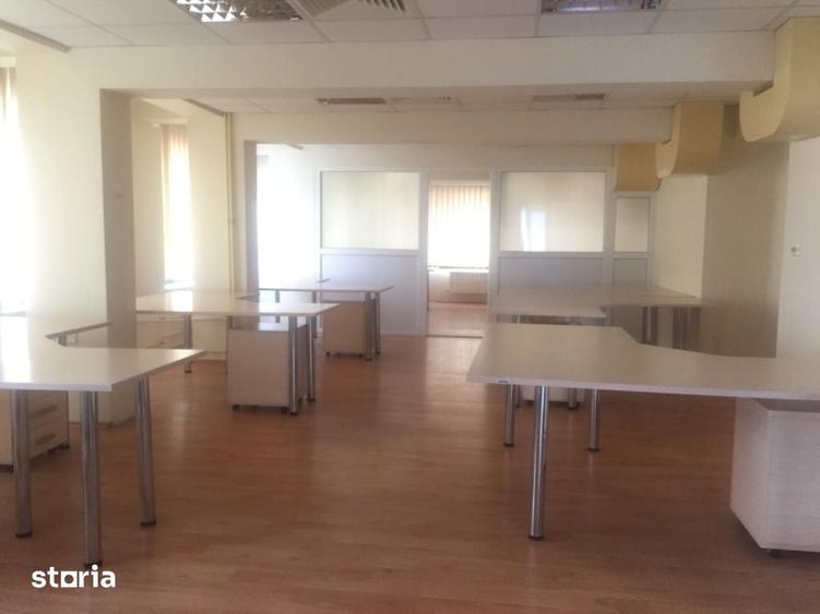 Spațiu comercial, de 200 mp, în Port