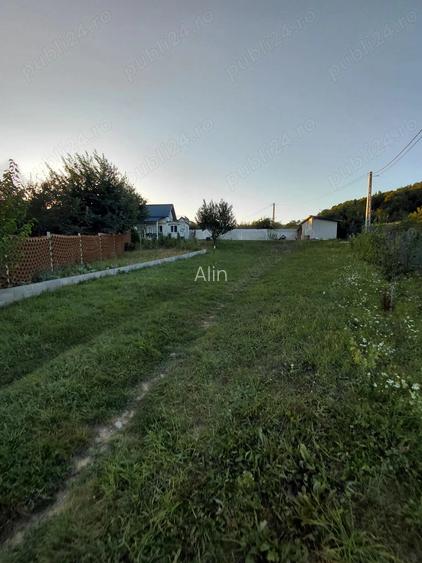 Vand casa cu 10 arii teren Vand casa cu 10 arii teren