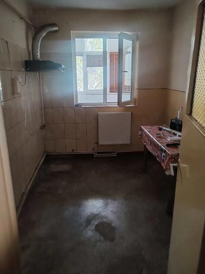 Apartament 3 camere, semidecomandat - 5