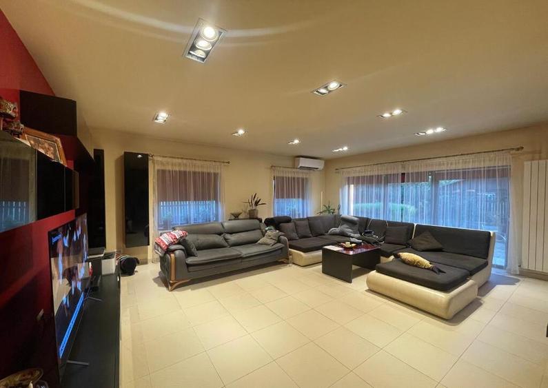 Casa VERDE, singulara, cu 4 camere, 2 bai, teren 600 m2 - 2