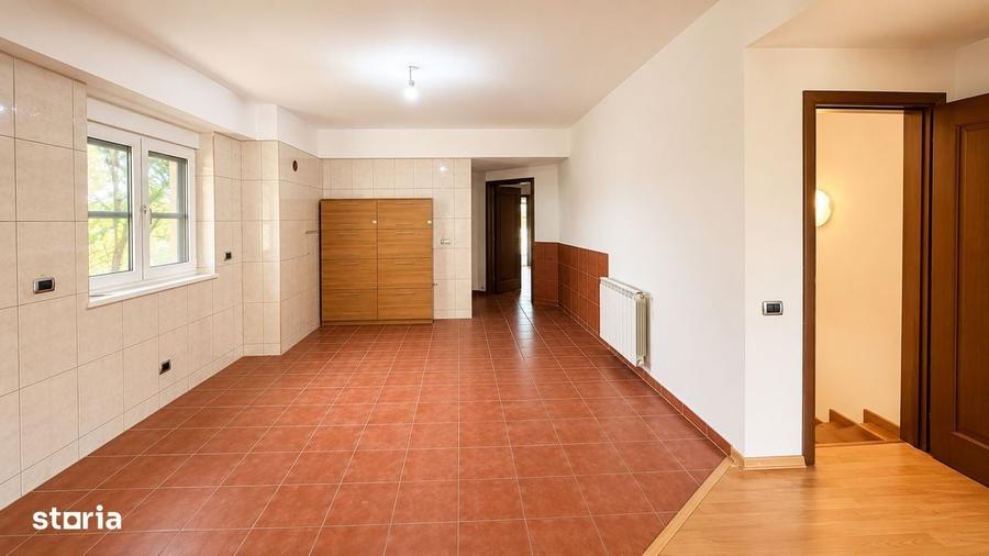 Casă cu 4 camere în Central
