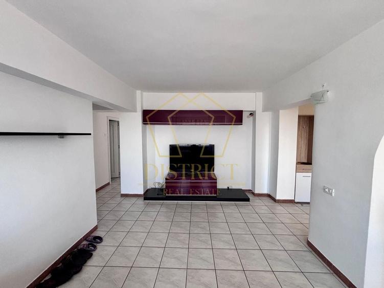 Apartament cu 4 camere semidecomandat în Lugojului
