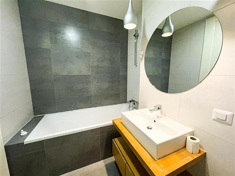 Apartament cu 3 camere semidecomandat, mobilat în Floreasca