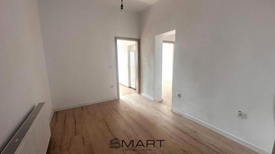 Apartament cu 3 camere semidecomandat în Piața Cluj