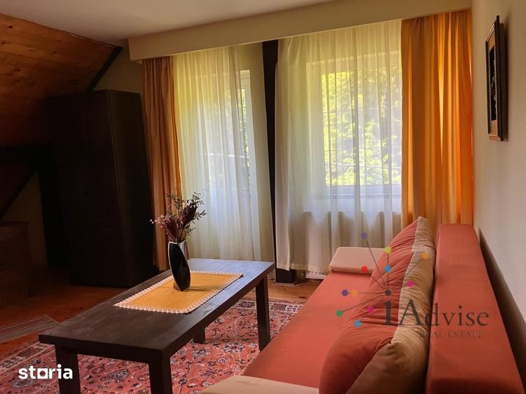 Casă cu 9 camere cu Teren 675 Mp în Central