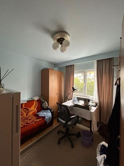 Apartament cu 3 camere semidecomandat, mobilat în Lipovei