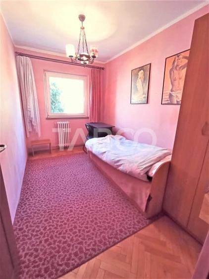 Apartament cu 4 camere decomandat în Central
