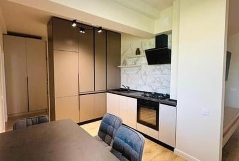 Apartament cu 2 camere decomandat, mobilat în Sisești