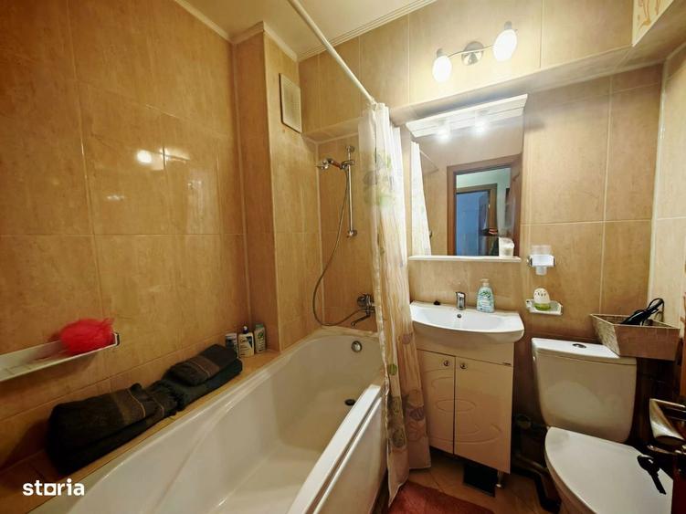 Garsonieră decomandată în Est