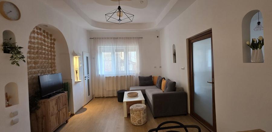 Apartament cu 2 camere semidecomandat în Ultracentral