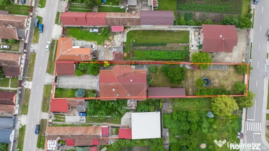 Casă cu 10 camere cu Teren 1300 Mp în Hălchiu