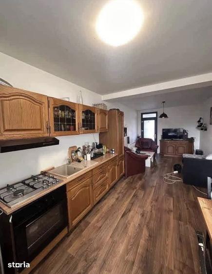 Casă cu 5 camere cu Teren 500 Mp în Central