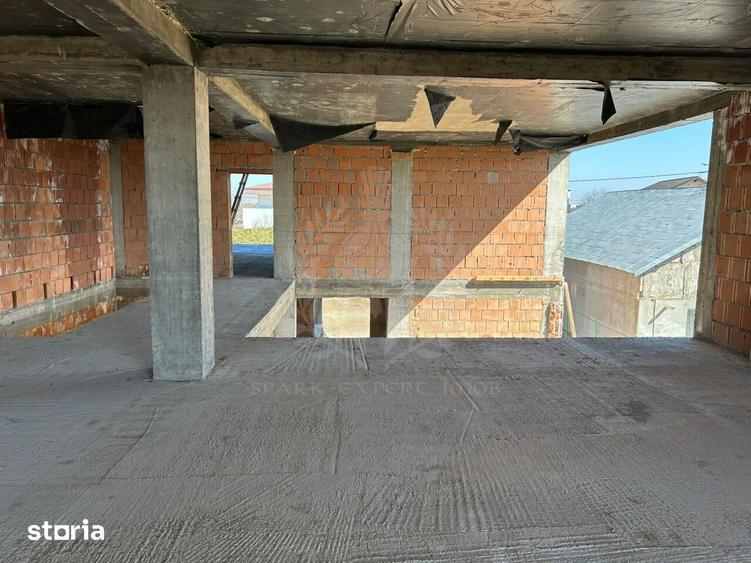 Casă cu 6 camere cu Teren 1600 Mp în Târgșoru Vechi