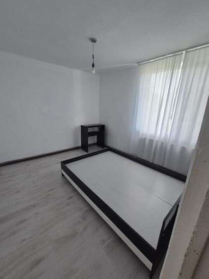 Apartament cu 2 camere semidecomandat în Teilor
