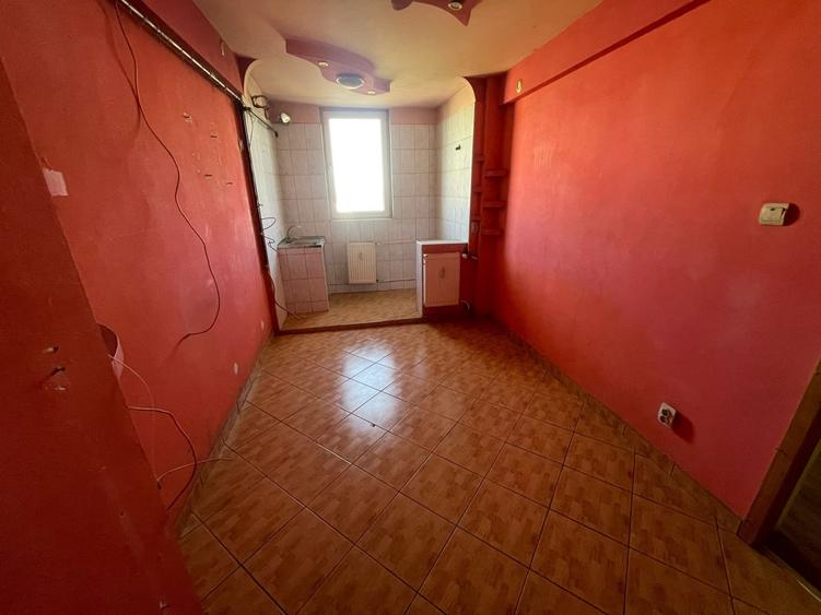 Apartament cu 3 camere decomandat în Colentina