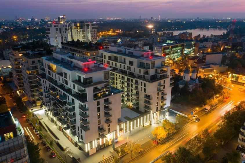 Penthouse cu 4 camere semidecomandat în Herăstrău