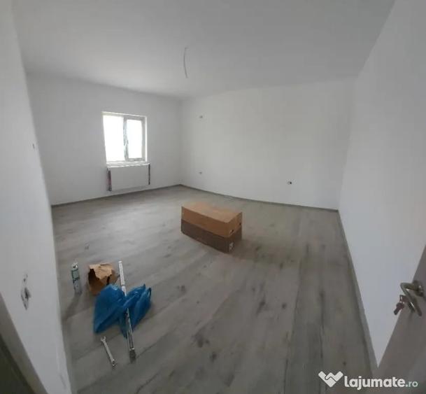 Casă cu 5 camere cu Teren 400 Mp în Central
