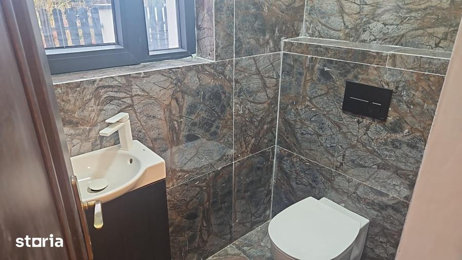 Casă cu 5 camere cu Teren 226 Mp în Odăi