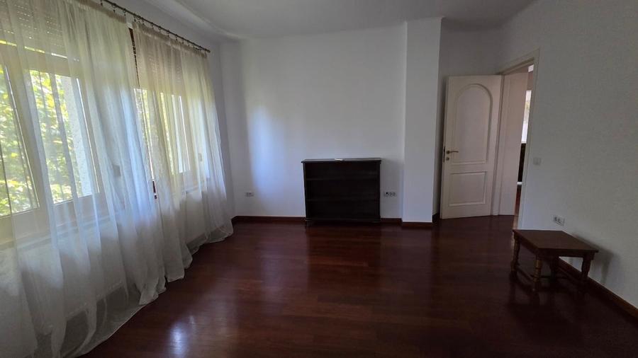 Apartament cu 4 camere decomandat, mobilat în Primăverii