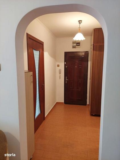 Apartament cu 3 camere semidecomandat în Brâncoveanu