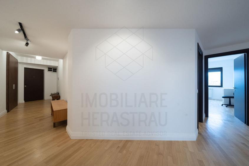Penthouse cu 5 camere decomandat, mobilat în Herăstrău