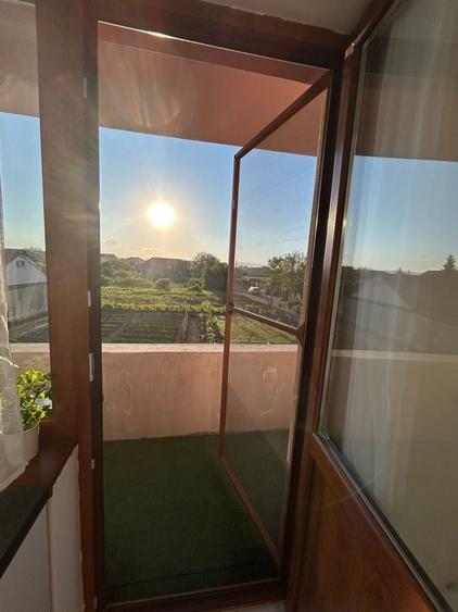 Apartament cu 4 camere decomandat în Petrești