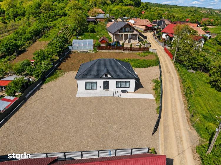 Casă cu 4 camere cu Teren 1344 Mp în Oituz
