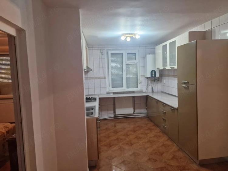 Apartament cu 3 camere decomandat în Mărăței
