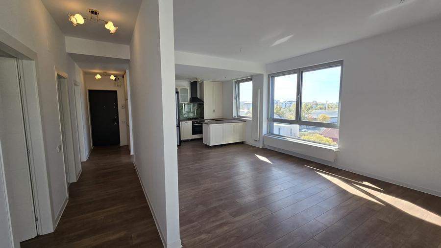 Apartament cu 3 camere decomandat, mobilat în Băneasa