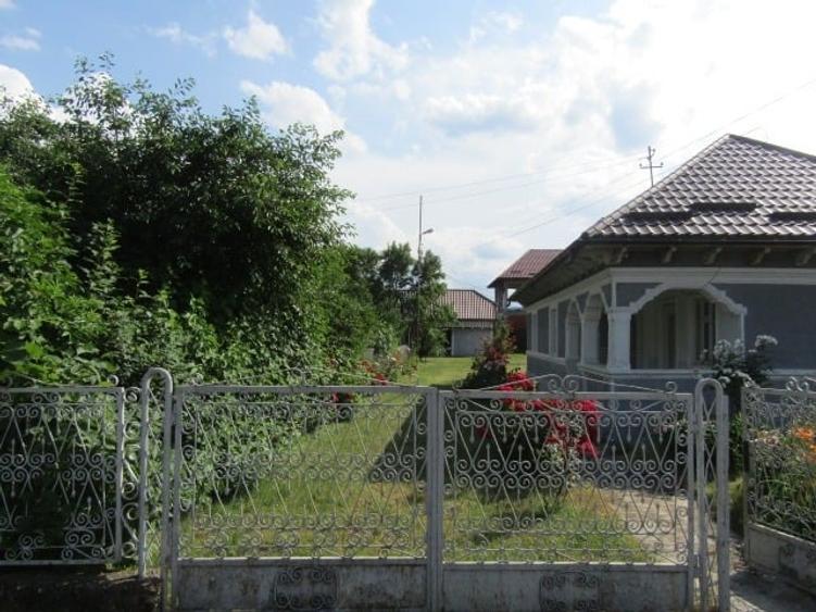 Casă individuală cu 5 camere cu Garaj în Săvinești