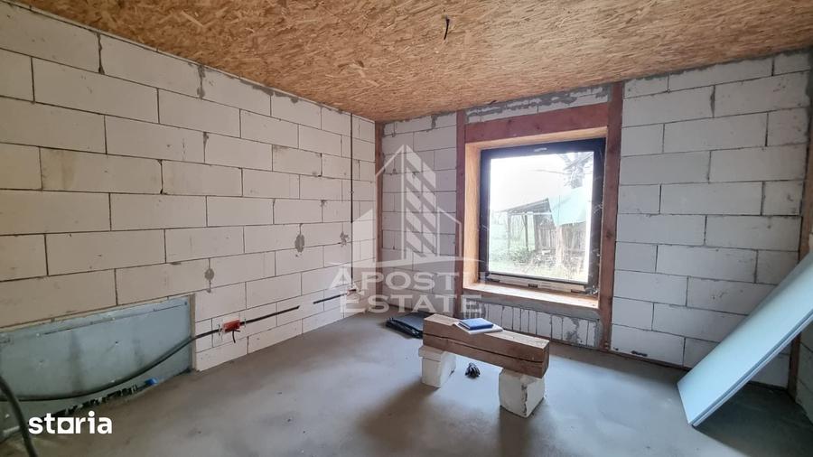 Casă cu 4 camere cu Teren 4414 Mp în Orțișoara