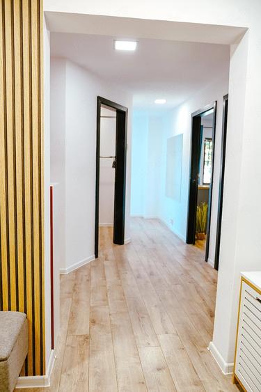 Apartament cu 4 camere decomandat în Central