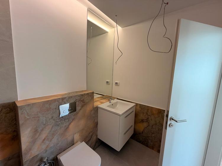 Apartament cu 4 camere semidecomandat în Timpuri Noi