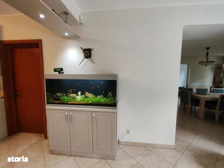 Apartament cu 4 camere decomandat în Ostratu
