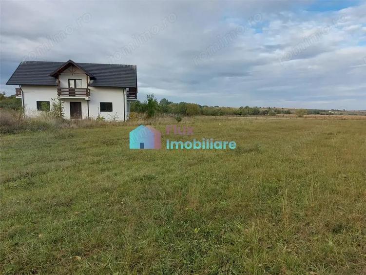 Casa cu 8450 mp teren in Solca - 19