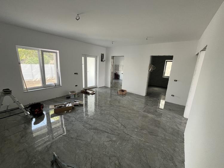 SUPEROFERTA! Casa la sol 3 camere, teren 370 mp, zona deosebita, Valu lui Traian - 3