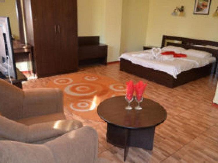 Pensiune restaurant , piscina, salon de evenimente de vanzare - 15