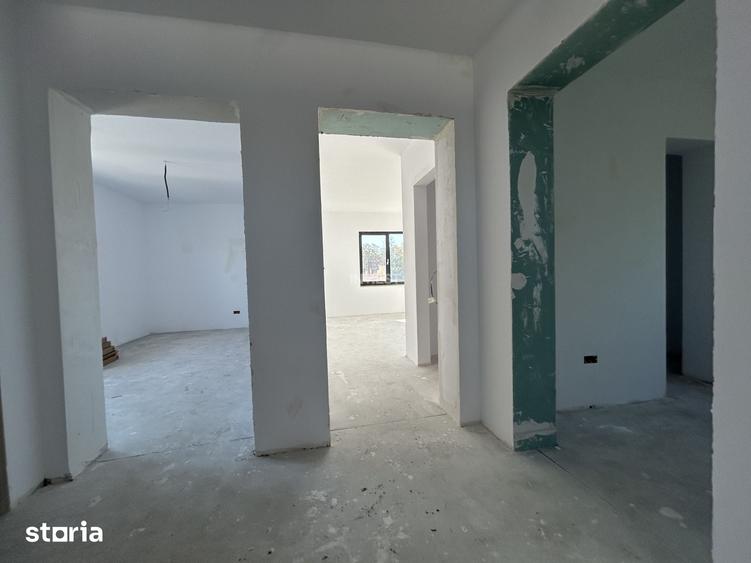 Casă cu 5 camere cu Teren 333 Mp în Rediu