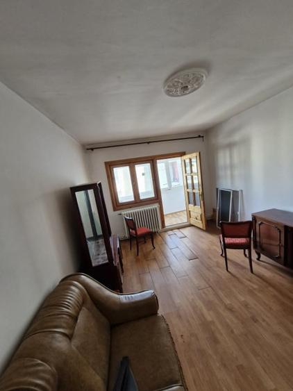 Apartament 3 camere - Comanesti, central. - 2
