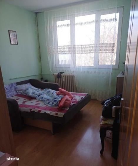 Apartament cu 4 camere decomandat, mobilat în Berceni