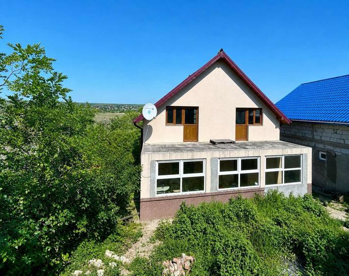 Casă individuală cu 5 camere cu Teren 2002 Mp în Central