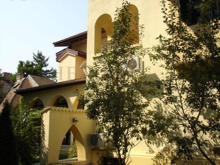 De Inchiriat | Vila cu arhitectura speciala | Piata Aviatorilor - 2